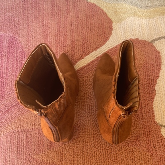 💜🤑 FOREVER 21 block pointed zip up boots like new!! - Picture 13 of 14